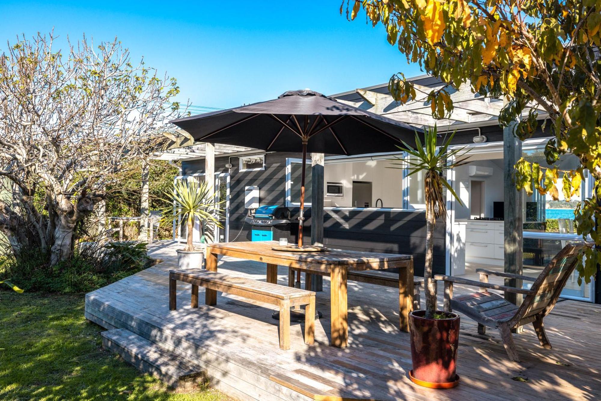 Driftwood Beach House With Spa Pool - Absolute Beachfront! Blackpool Exterior photo